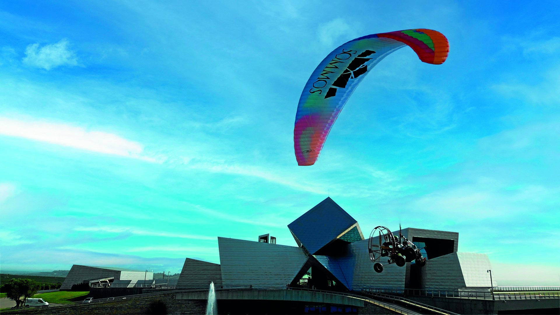 Vuelo en paramotor sobre los viñedos de Sommos