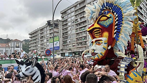La Batalla de las Flores de Laredo: el desfile majestuoso de millón y medio de dalias, margaritas y clavelón