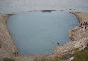 El balneario natural de aguas termales gratis en Granada que pocos conocen
