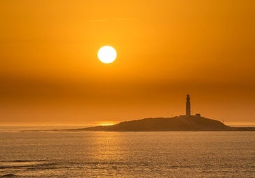 El atardecer más largo del sur de España se ve desde este faro