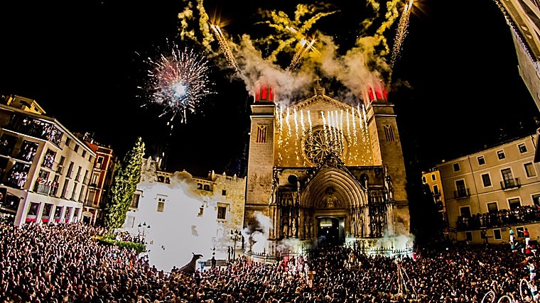 Fuegos artificiales en la basílica de Santa María