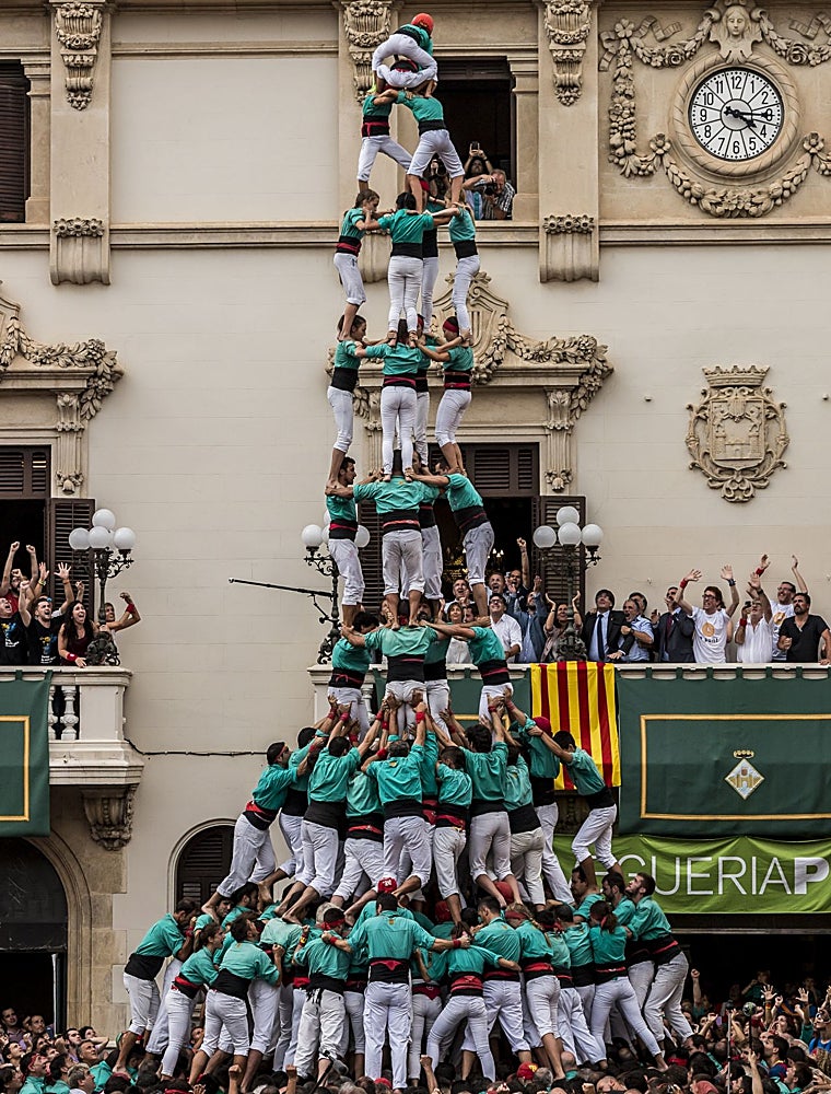 Castellers' en la plaza del ayuntamiento