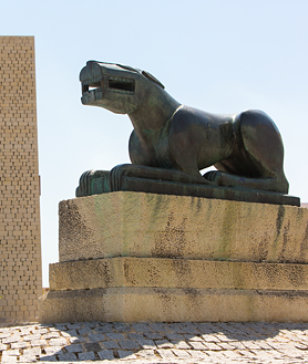 Imagen secundaria 2 - Interior de la iglesia de Santa María la Mayor, Parque Arqueológico de Torreparedones y estatua del León ibérico