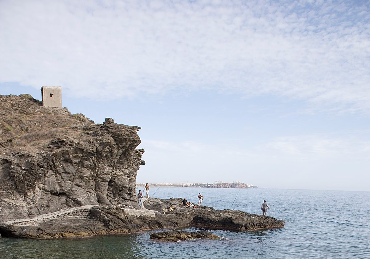 Pescar es una actividad interesante en días en los que el cuerpo no pide bañarse