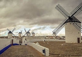 Tren de los Molinos: un viaje por La Mancha que inspiró a Cervantes