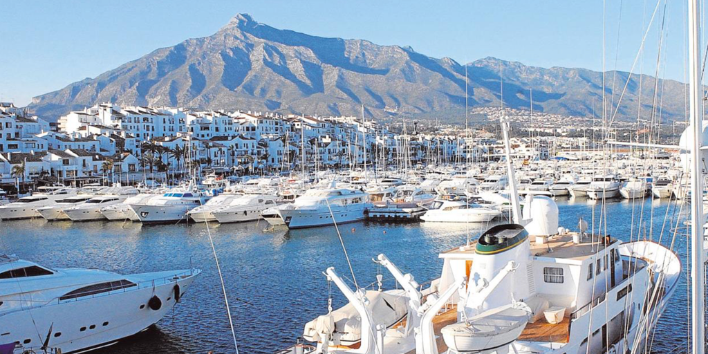 La ciudad costera de Andalucía que los americanos prefieren visitar antes que Santorini