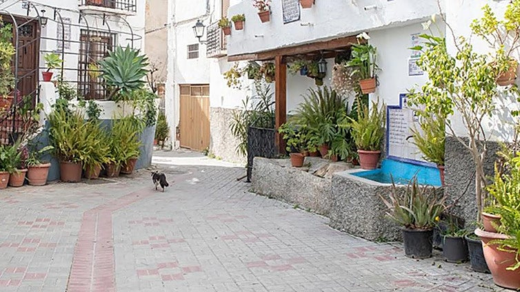 Este pueblo de Andalucía tiene 23 fuentes de agua natural y poemas de García Lorca en sus calles