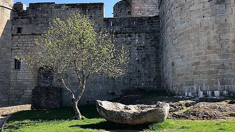 El castillo con la barca de peidra