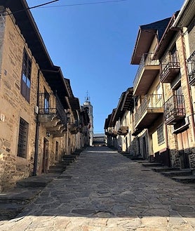Imagen secundaria 2 - Pasear por las empedradas calles de Sanabria es retroceder a la Edad Media