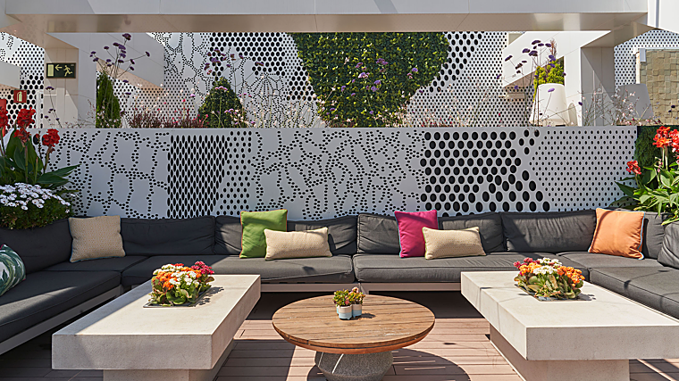 Imagen del Sky Lounge, la terraza del hotel Barceló Imagine