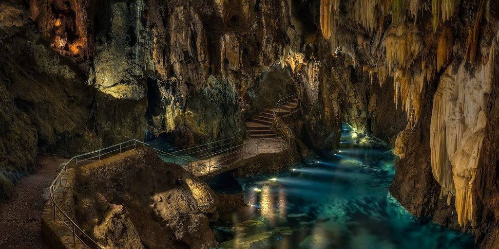 Este pueblo de Huelva tiene una cueva 'de otro planeta' con más de 175 años