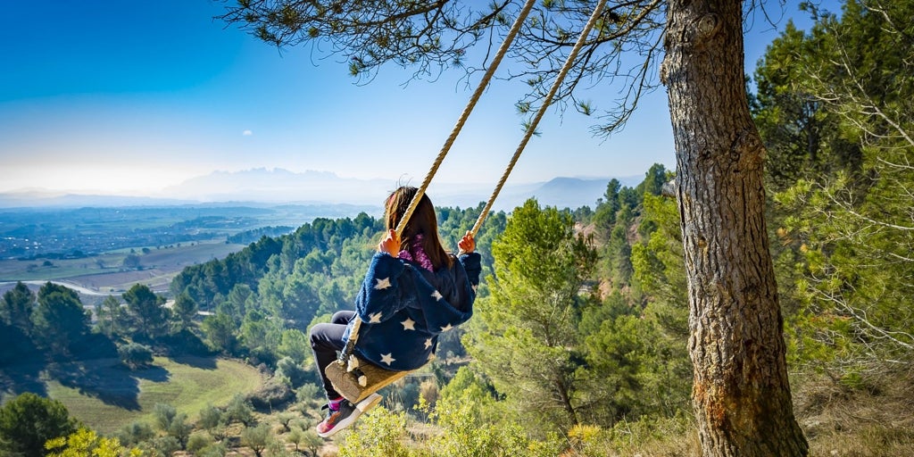 Diez rincones de España con bancos y columpios espectaculares que debes visitar