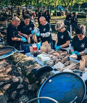 Imagen secundaria 2 - Rutas para descubrir los enclaves naturales del Valle del Ambroz(arriba); el desfile del otoño (abajo izquierda) y la Gran Calbotá (abajo derecha) en otras ediciones del Otoño Mágico