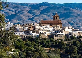 Así es el pueblo que entregaron a los Reyes Católicos en Andalucía y que tiene menos de 1300 habitantes