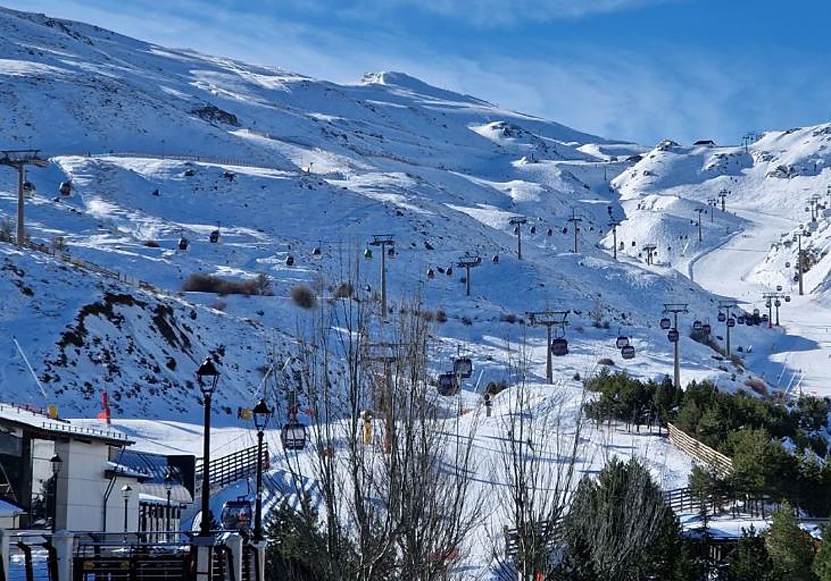 Vista de la estación de esquí de Sierra Nevada