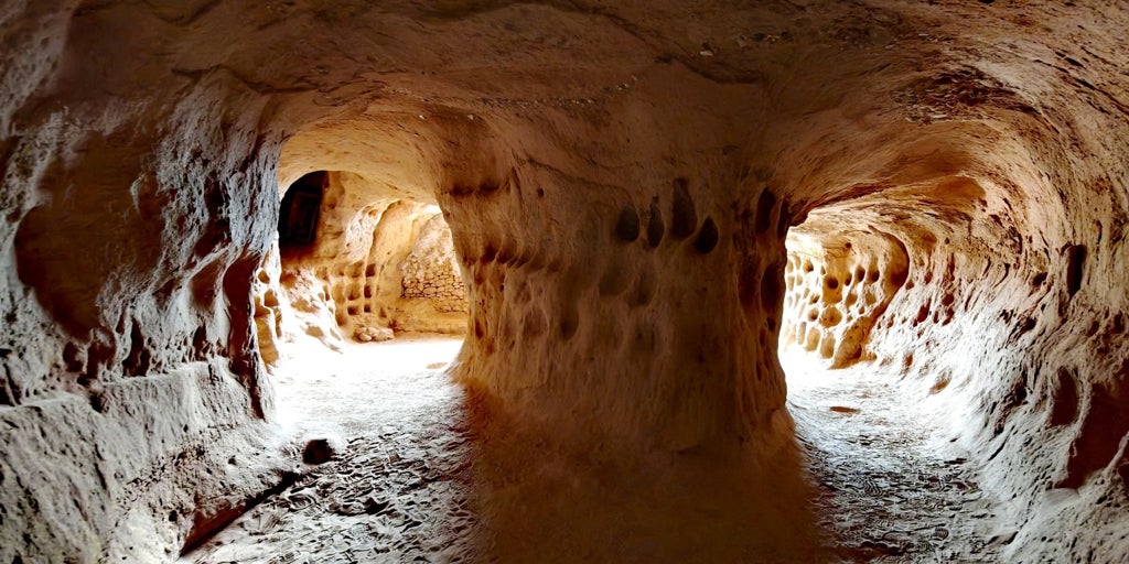 Descubre en Arnedo las Cuevas de los Cien Pilares, la Capadocia española