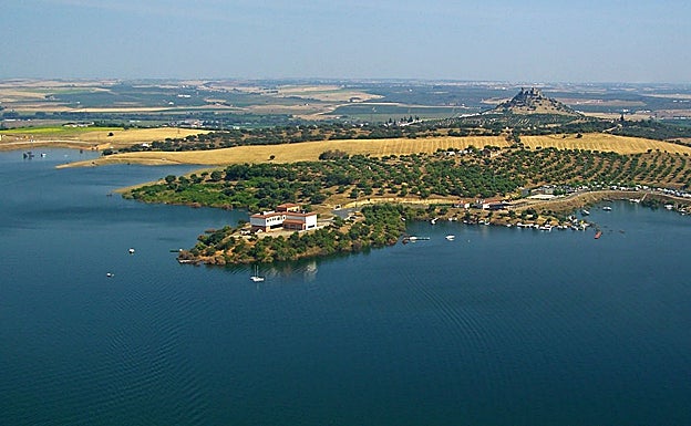 Barragem La Breña II e Praia Fluvial