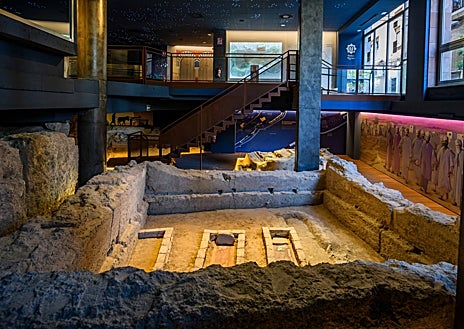 Imagem secundária 1 - Fachada barroca da Catedral de Santa Maria em Múrcia, recentemente restaurada (© J. Zamora), Centro Interpretativo Madina Murcia em Múrcia (© J. Zamora) e Arsenal de Cartagena