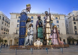 El belén más grande del mundo está en Alicante: sólo la figura de San José mide 18,10 metros de altura
