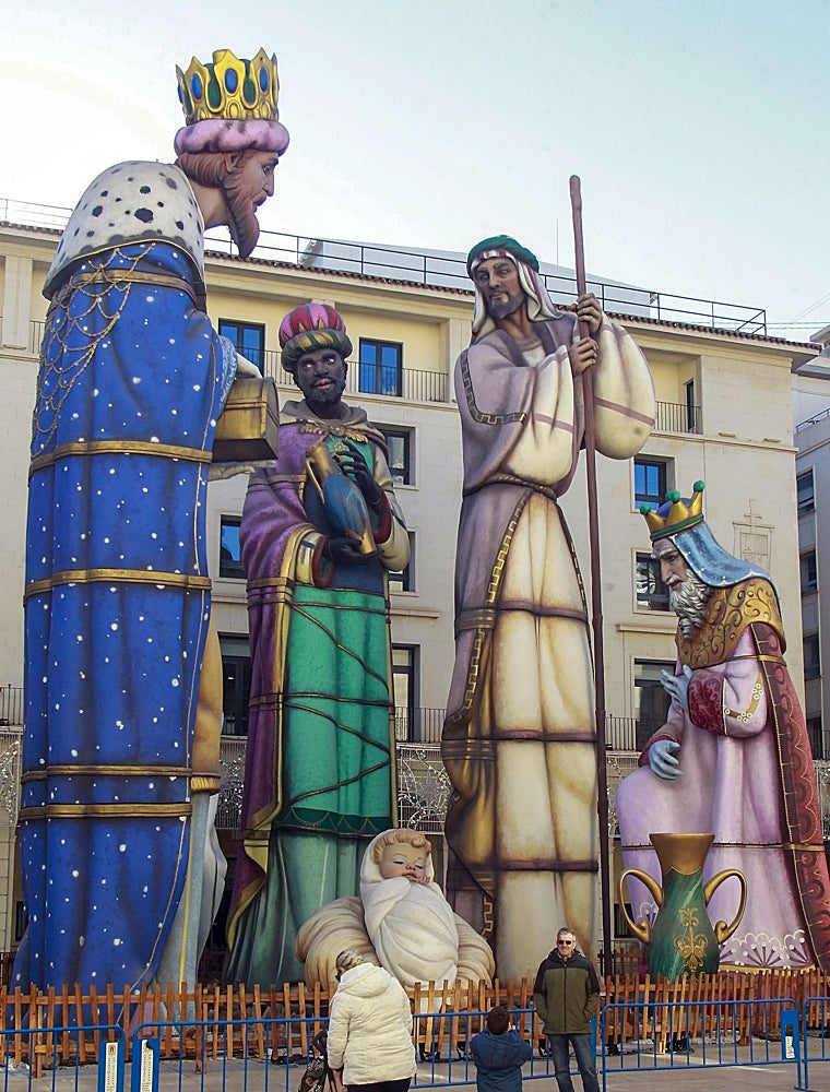 The largest nativity scene in the world is in Alicante: only the figure of Saint Joseph is 18.10 meters high