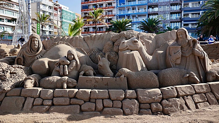 O trabalho destas esculturas é incrível, algumas subindo até cinco metros do chão.