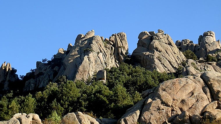 Pico El Pajarito, um dos que compõem Las Torres de la Pedriza.