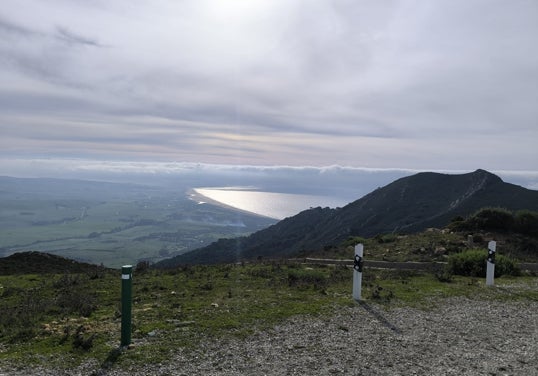 Este sendero se adentra en el interior del Parque Natural del Estrrejo, un espacio de inestimable valor