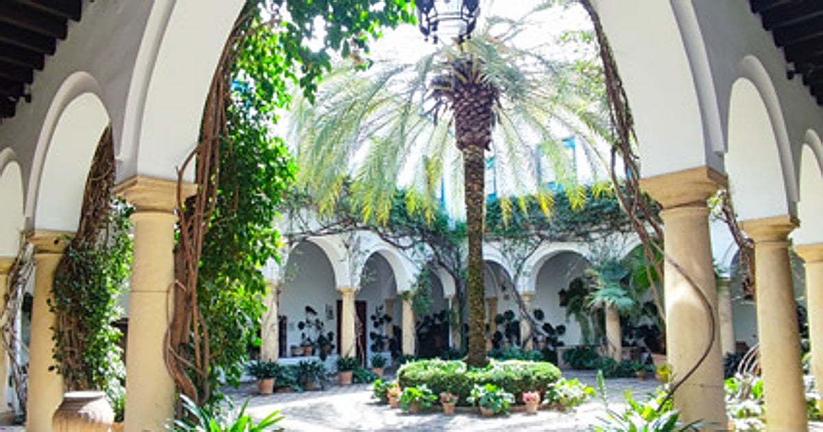 Ni la Mezquita ni el Alcázar: el palacio de los 12 patios que es el rincón más romántico de Córdoba en primavera