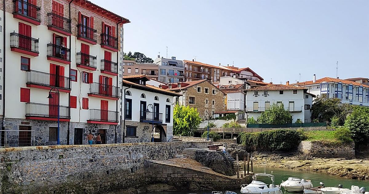El pueblo pesquero del País Vasco perfecto para visitar en Semana Santa: casas de colores y una gastronomía única