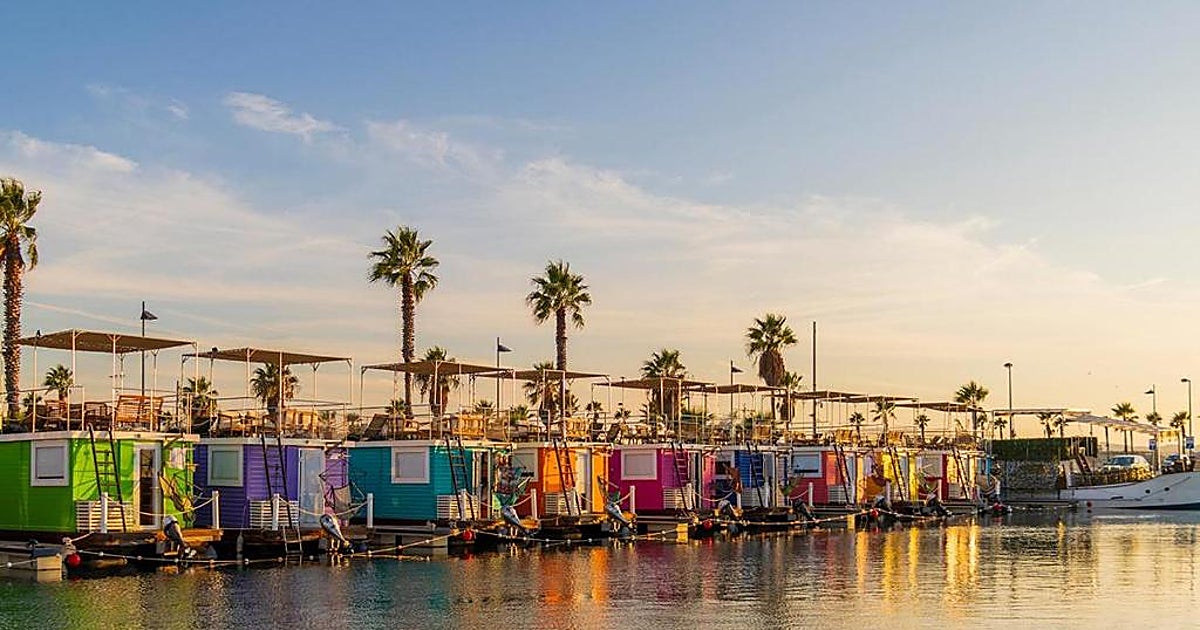 Parece Miami, pero es Cádiz: la casa flotante de este pueblo que suele agotarse en vacaciones