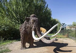 La ruta prehistórica con restos de mamut más impresionante de España que les encanta a los niños está en Andalucía