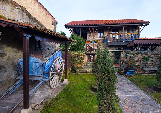 Alquería de Mámoles, vivienda tradicional convertida en alojamiento rural en Mámoles.