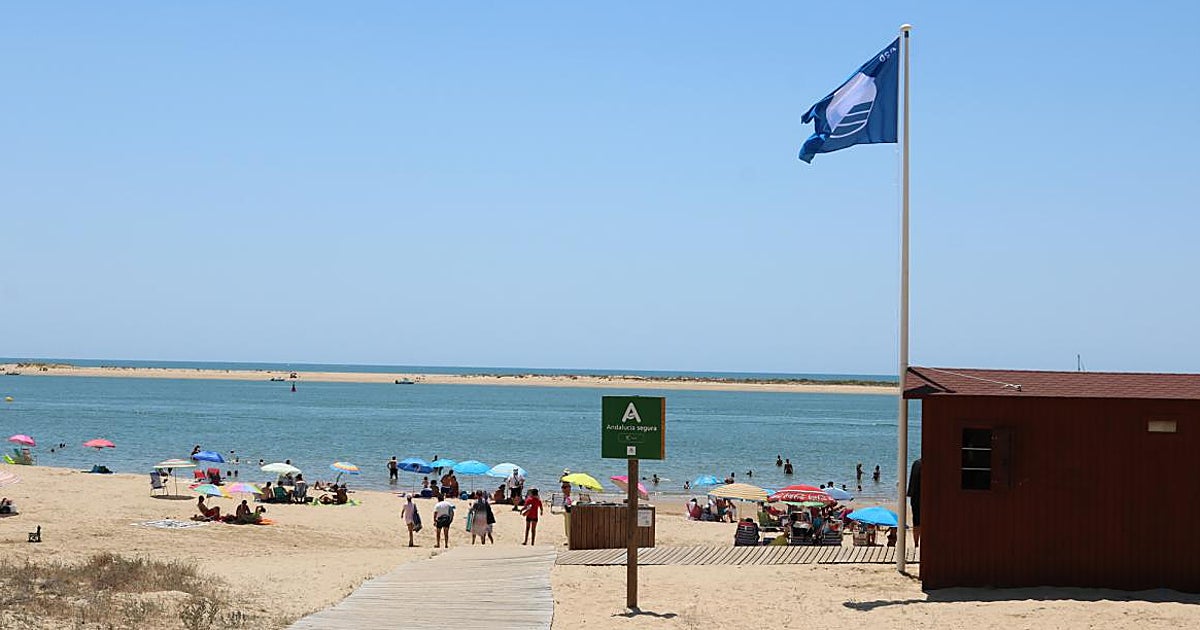 Andalucía suma cinco playas nuevas con Bandera Azul: este es el listado completo de 2026