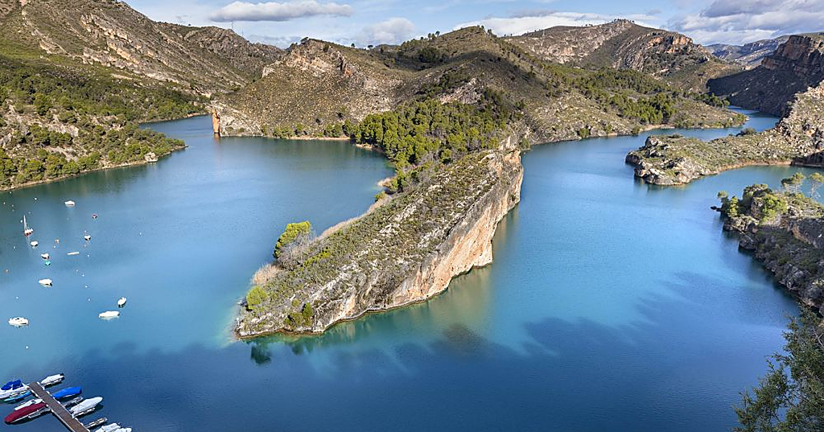 Parece Ibiza o Menorca, pero está a 100 kilómetros de Madrid en coche: aguas cristalinas, naturaleza y deportes acuáticos