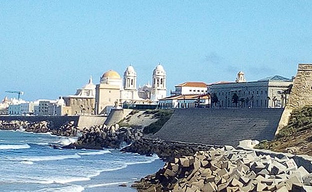 Vistas de la Catedral desde el Paseo Marítimo