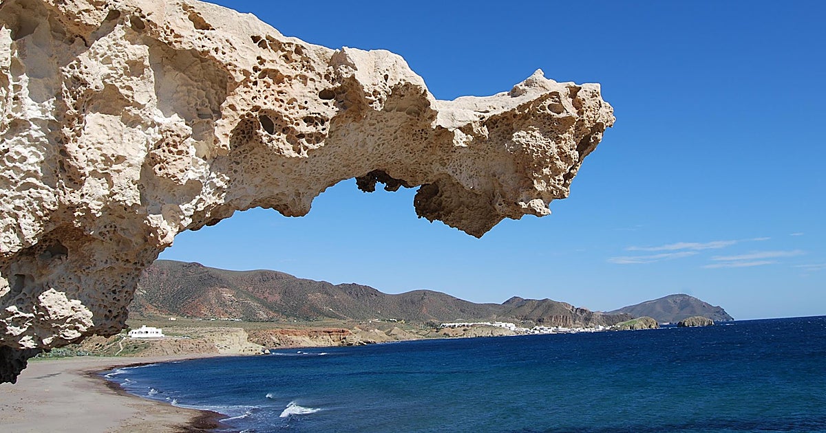 La «Capadocia» de Almería: las formaciones de arena blanca que parecen chimeneas de hadas junto al mar