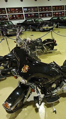 Imagen secundaria 2 - Parque automovilístico, motos y Mercedes 540 G4 regalado por Hitler.