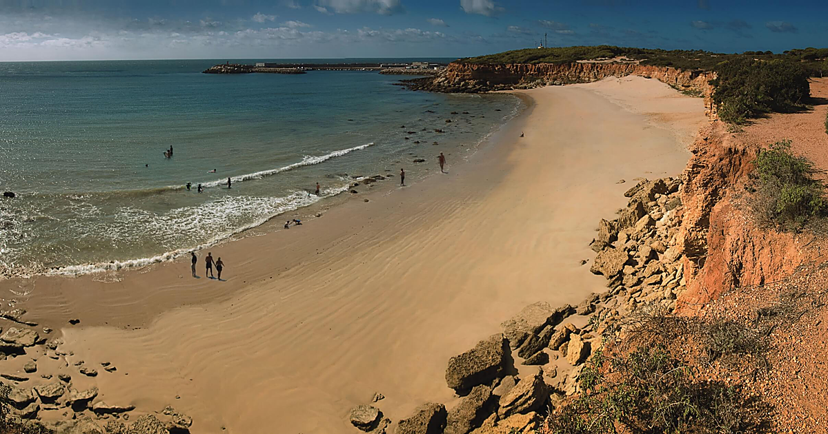 Veraneo en Chipiona desde hace 25 años, pero he descubierto una playa virgen que se ha convertido en mi favorita: aguas turquesas y con los mejores atardeceres