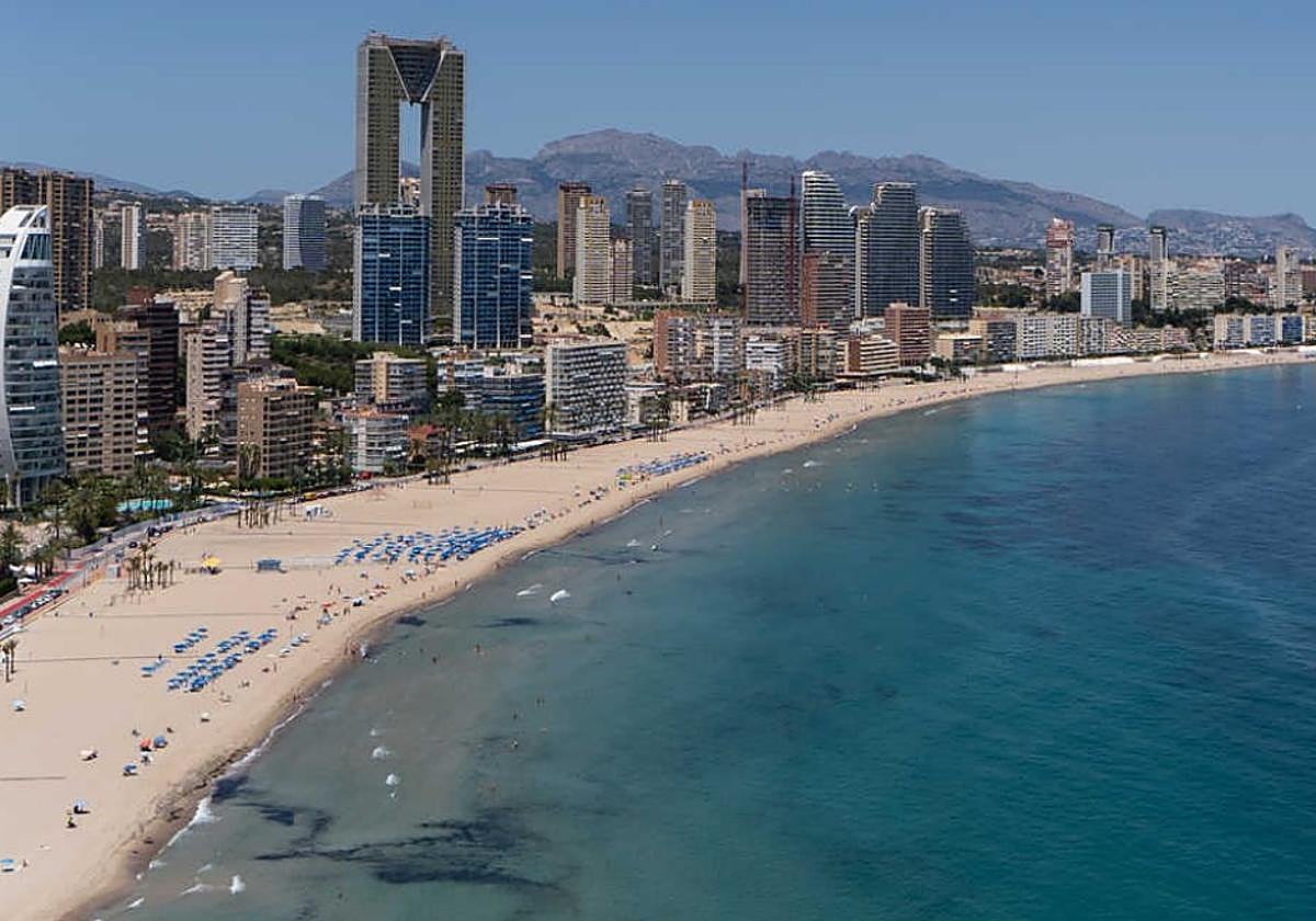 La mejor playa de Europa está en España: más de tres kilómetros de costa y arena fina
