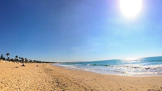 Uno de los mejores campings de Europa está en Andalucía: bungalows premium y acceso a una playa virgen del Atlántico