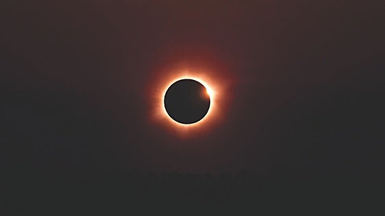 Dónde ver el eclipse en Madrid: miradores, pueblos y puntos de observación