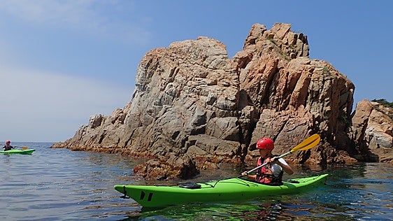 Tres mágicos enclaves de la Costa Brava para descubrir con una ruta en kayak