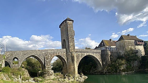Orthez: el pueblo medieval francés famoso por la fabricación de txapelas