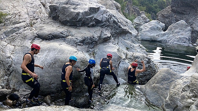 El cañón menos conocido en España para practicar el descenso de barrancos está en Benahavís