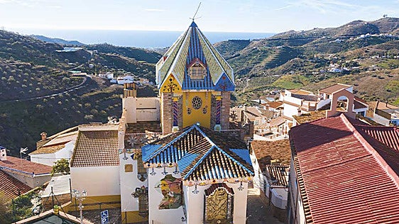 La pedanía malagueña con una casa-museo y otros elementos modernistas que recuerdan a Gaudí