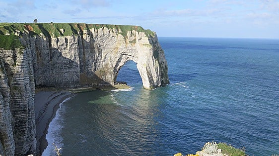 El pequeño pueblo de la costa francesa que cautivó a los pintores impresionistas del siglo XIX