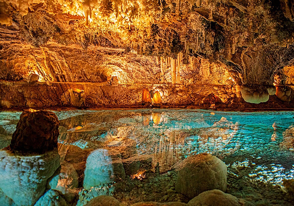 Bajo este pueblo de Andalucía se esconde una gruta de tres niveles y más de dos kilómetros de lagos y galerías – ABC