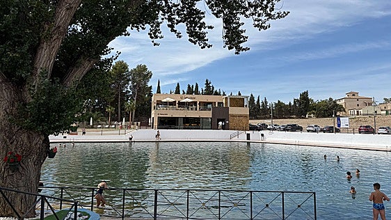 La piscina natural de Almería que mantiene el agua entre 22 y 24 grados durante todo el año