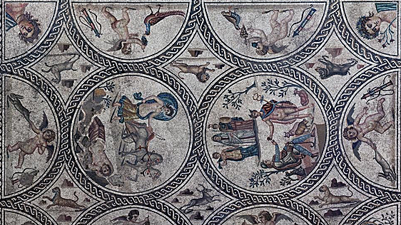 La ciudad romana escondida entre los olivares de Jaén que conserva un espectacular mosaico dedicado al amor