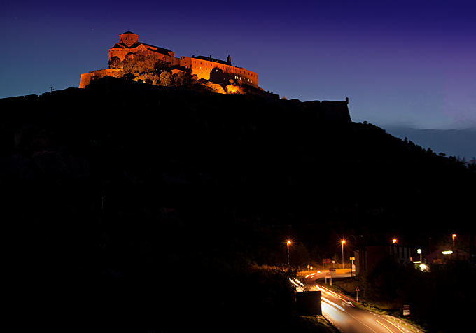 Parador de Cardona visto de noche